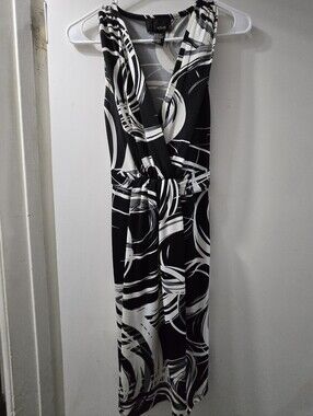 chic Black & White Sleeveless Maxi Wrap Dress